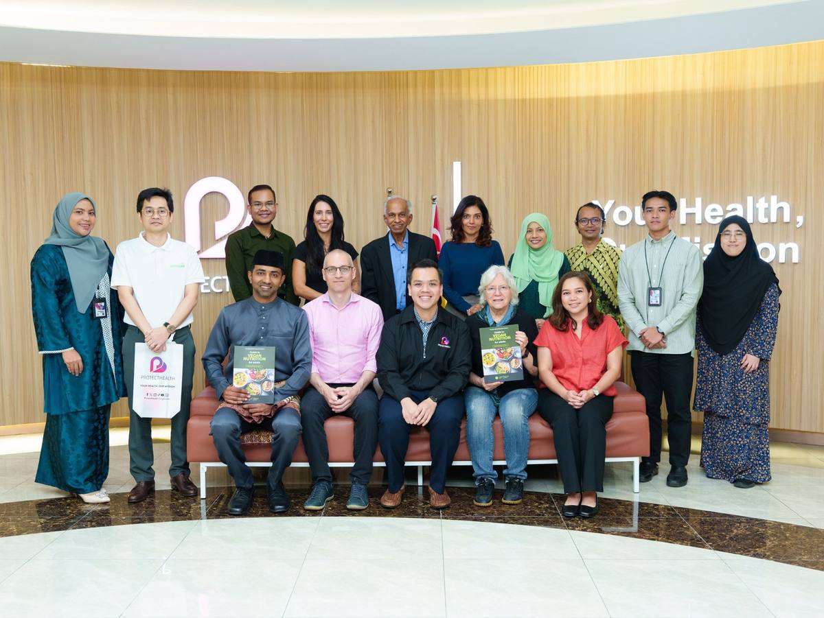 International Vegetarian Union and Malaysian Vegetarian Society delegation meets ProtectHealth, Ministry of Health Malaysia, MOH